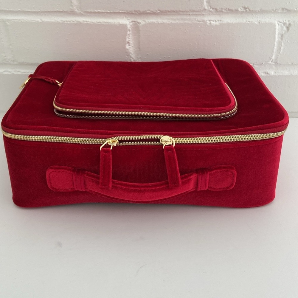 Like New Estee Lauder Red Velvet Cosmetic Overnight Case